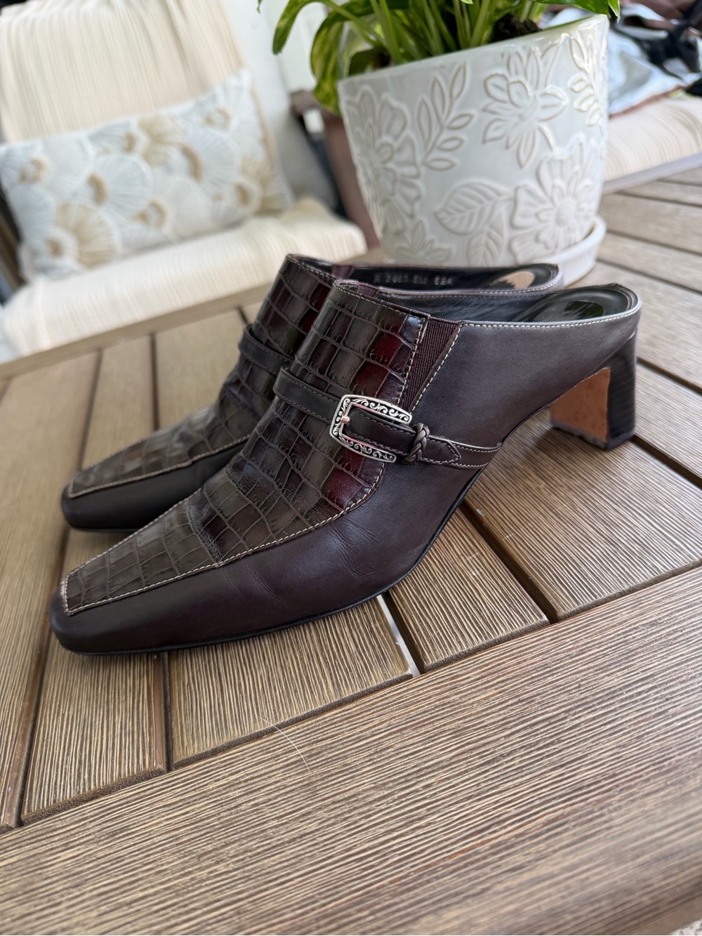 Brighton Tiana Brown Leather Croc Embossed Mule Heels Buckle Loafers Size 8M - Picture 2 of 12